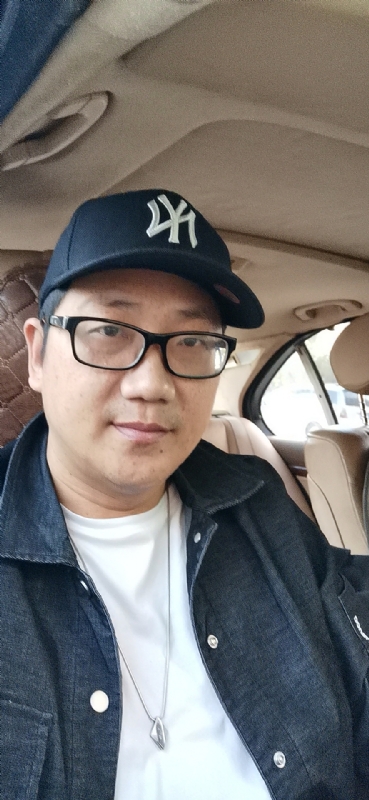拥抱幸福的第一张照片--诏安征婚网